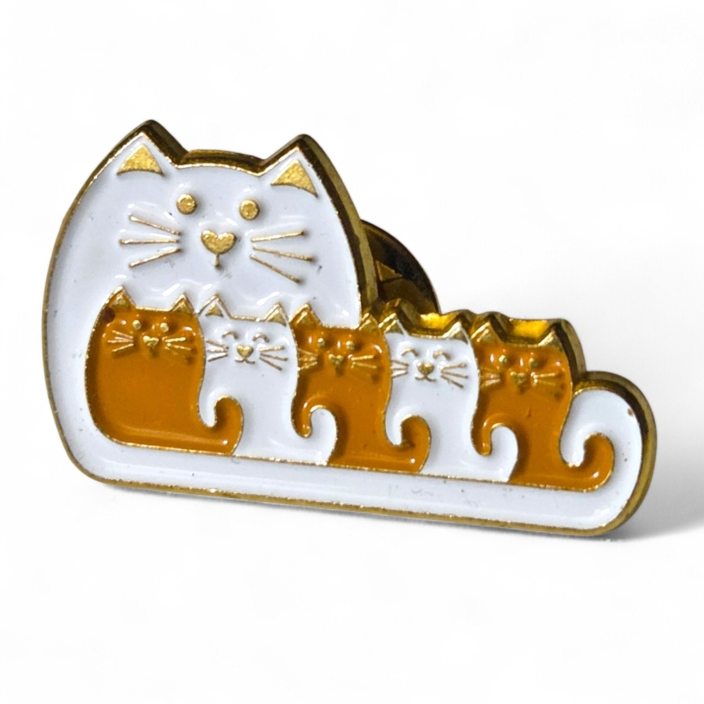 Mother Cat & 5 Kittens Enamel Pin Calico Tabby Family Flair Heartwarming NWOT